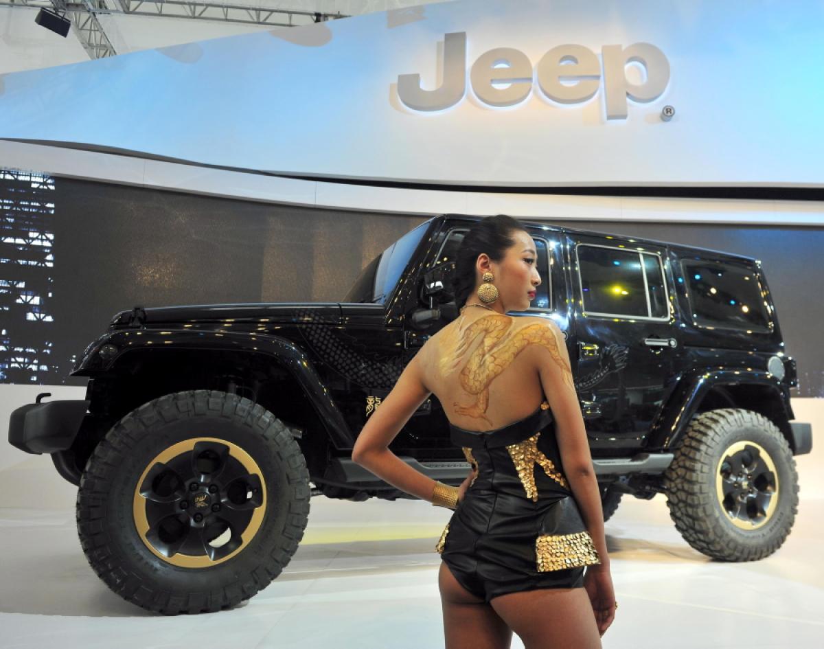 2014 Geneva Motor Show Auto Show Girls Sexiest Moments Sexy Maf